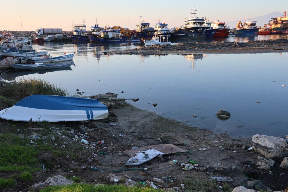 Taşburun Balıkçı Barınağı'nın içler acısı hali görenleri şaşırtıyor