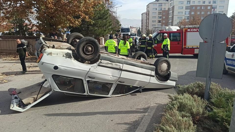 Takla atan otomobildeki dede torun yaralandı