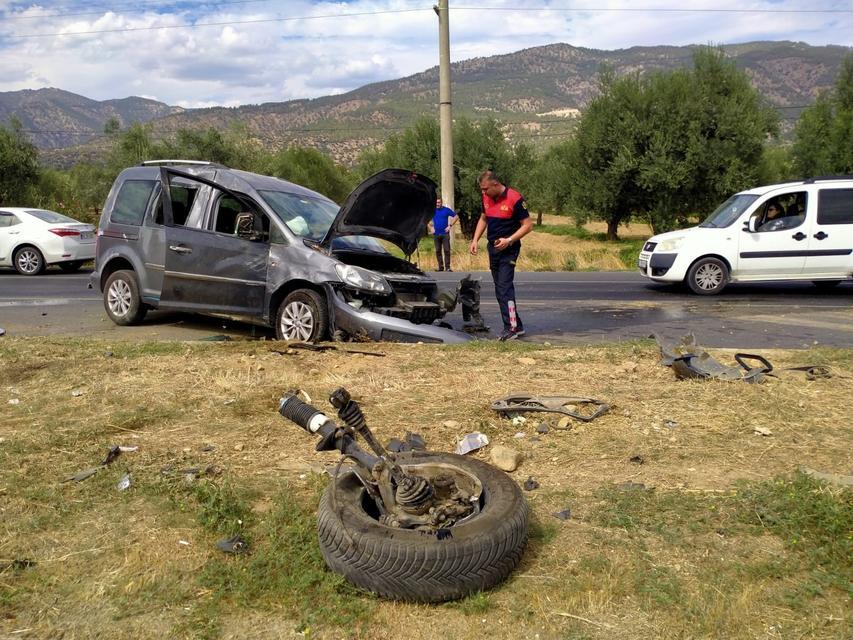 BUHARKENT'TE TRAFİK KAZASI: 2 YARALI