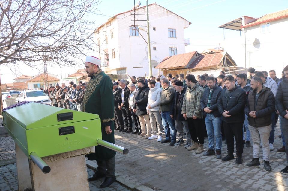 ÖZ OĞLU TARAFINDAN TÜFEKLE VURULARAK ÖLDÜRÜLEN ANNE TOPRAĞA VERİLDİ