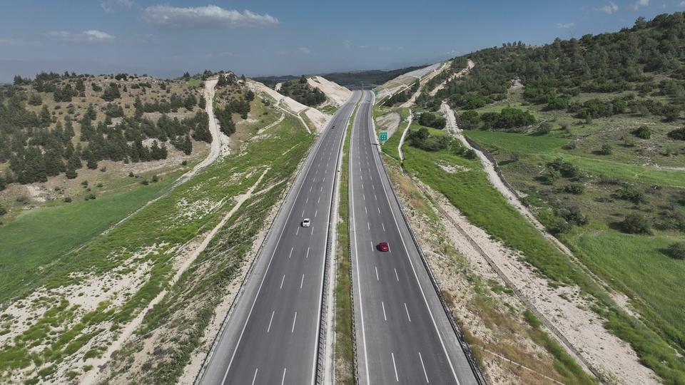 CUMHURBAŞKANI ERDOĞAN, AYDIN-DENİZLİ OTOYOLUNUN RESMİ AÇILIŞINI GERÇEKLEŞTİRECEK ULAŞTIRMA VE ALTYAPI BAKANI ABDULKADİR URALOĞLU: "AYDIN-DENİZLİ OTOYOLU İLE OTOYOL AĞI 3 BİN 796 KİLOMETREYE YÜKSELDİ" "SEYAHAT SÜRESİNİN 55 DAKİKAYA İNMESİYLE YILLIK TOPLAM 7,4 MİLYAR LİRA TASARRUF EDECEĞİZ" "PAMUKKALE, EFES, DİDİM VE KUŞADASI GİBİ TURİZM MERKEZLERİNE YÜKSEK STANDARTLI ULAŞIMI SAĞLAYACAK"