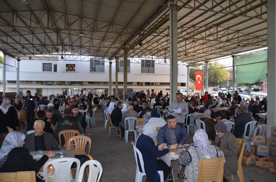 NAZİLLİ'DE ŞEHİTLER VE KURAKLIK İÇİN HAYIR YAPILDI