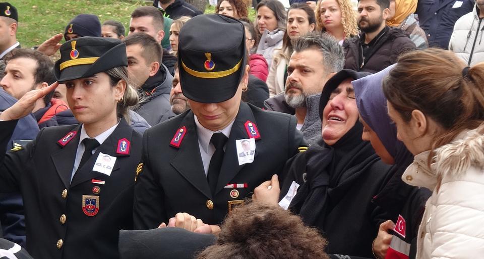 TRAFİK KAZASINDA AĞIR YARALANAN UZMAN ÇAVUŞ YAŞAM MÜCADELESİNİ KAYBETTİ UZMAN ÇAVUŞUN NİŞANLISI GÖZYAŞLARINA BOĞULDU