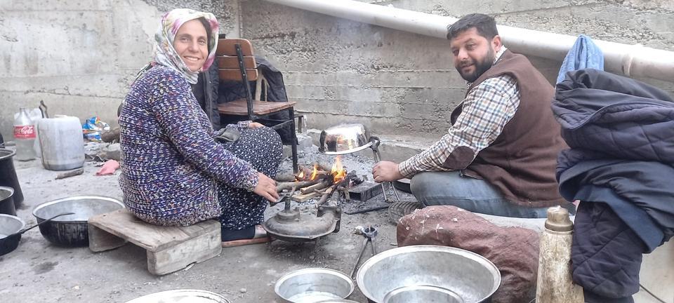 ÇIRAK BULAMAYINCA, İŞİ HANIMINA ÖĞRETTİ, ŞİMDİ ZAMANLA YARIŞIYORLAR