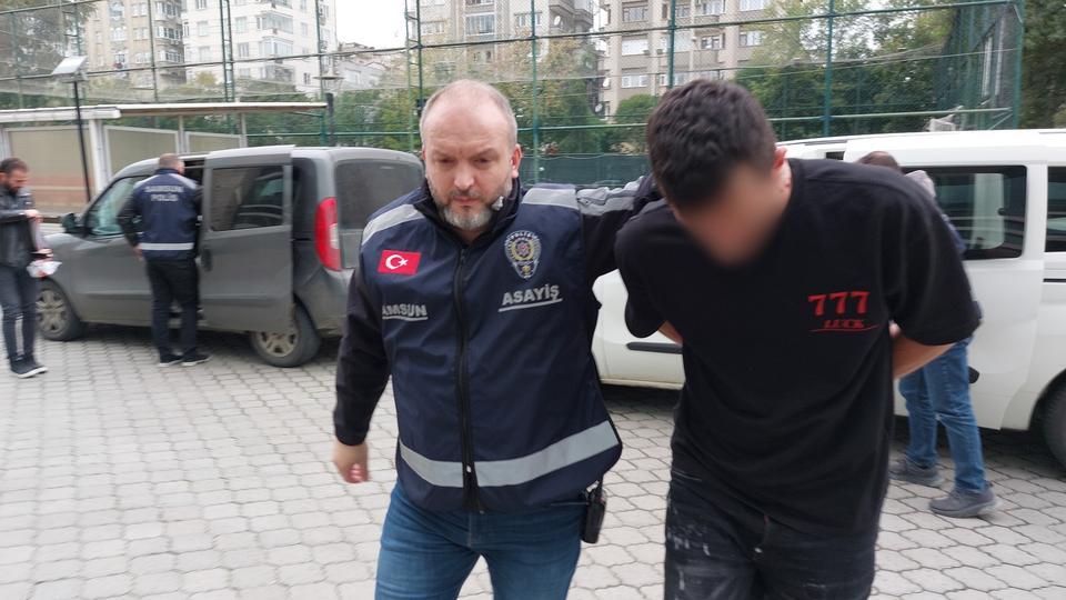 SAMSUN'DA BAR ÖNÜNDE BİR KİŞİYİ VURAN ŞAHIS TUTUKLANDI