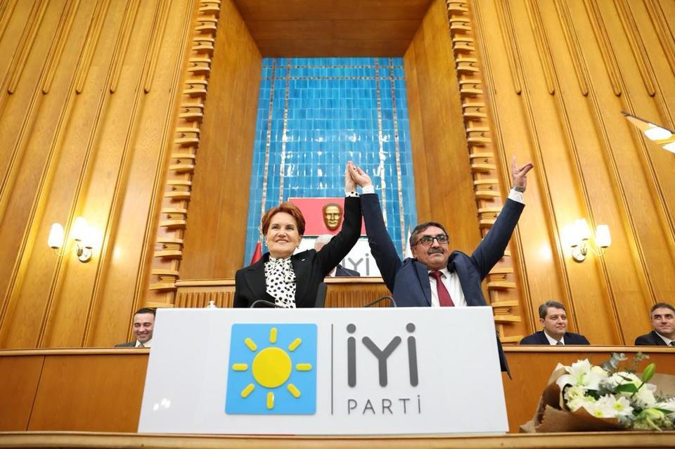 İYİ Parti Genel Başkanı Meral Akşener, Aydın'da Kuşadası, Karacasu ve Sultanhisar'da seçime katılacakları belediye başkan adaylarını ilan etti.