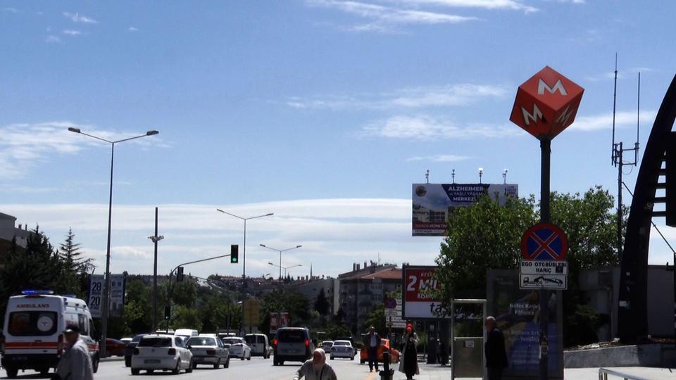 METRODA BULDUĞU İÇİ ALTIN DOLU ÇANTAYI POLİSE TESLİM ETTİ