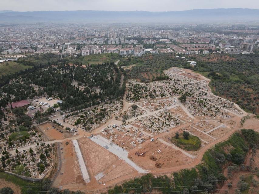 EFELER BELEDİYESİ, KEMER MEZARLIĞI'NDA YER KALMADIĞINI AÇIKLADI "DEFİN İŞLEMİ KUYULU MAHALLESİ MEZARLIĞI'NDA GERÇEKLEŞTİRİLİYOR"