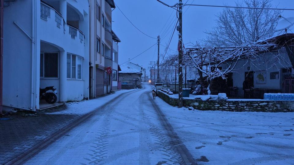 AYDIN'IN YÜKSEK KESİMLERİNDE KAR ETKİLİ OLDU KUYUCAK'IN YAYLALARINDA BEYAZ ÖRTÜ