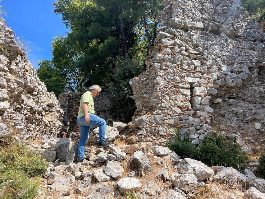 KAYMAKAM KEKLİK, ZİRVEYE GİZLENMİŞ 900 YILLIK MANASTIRI İNCELEDİ