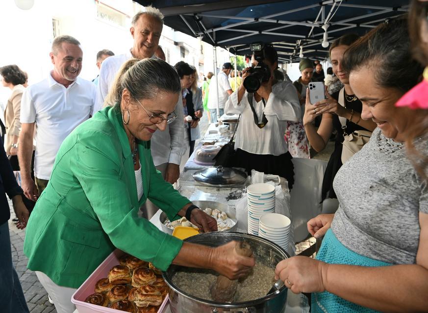 KUŞADASI'NDA 'İKİOKLU ŞENLİĞİ' BAŞLADI ÜÇ GÜN SÜRECEK ŞENLİK KUŞADALILARA UNUTULMAZ ANLAR YAŞATACAK