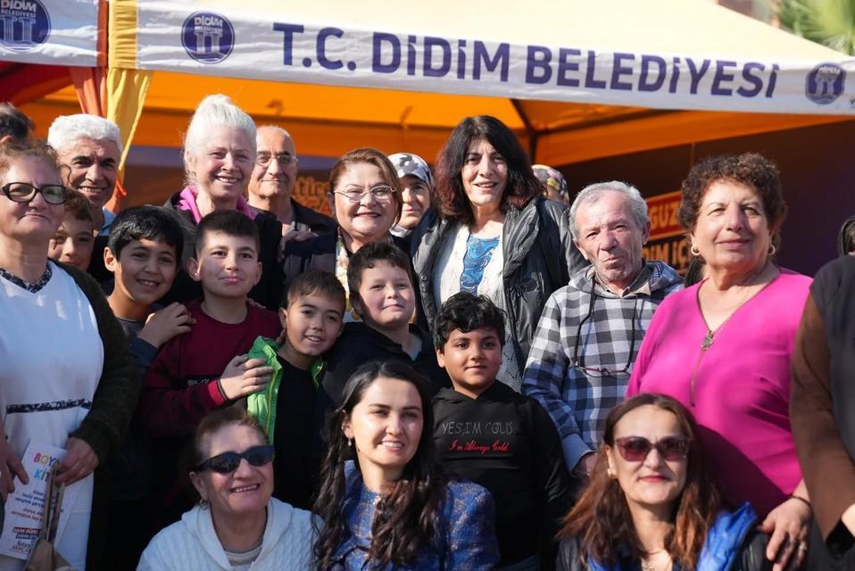 BAŞKAN GENÇAY, VATANDAŞLARI DİNLİYOR