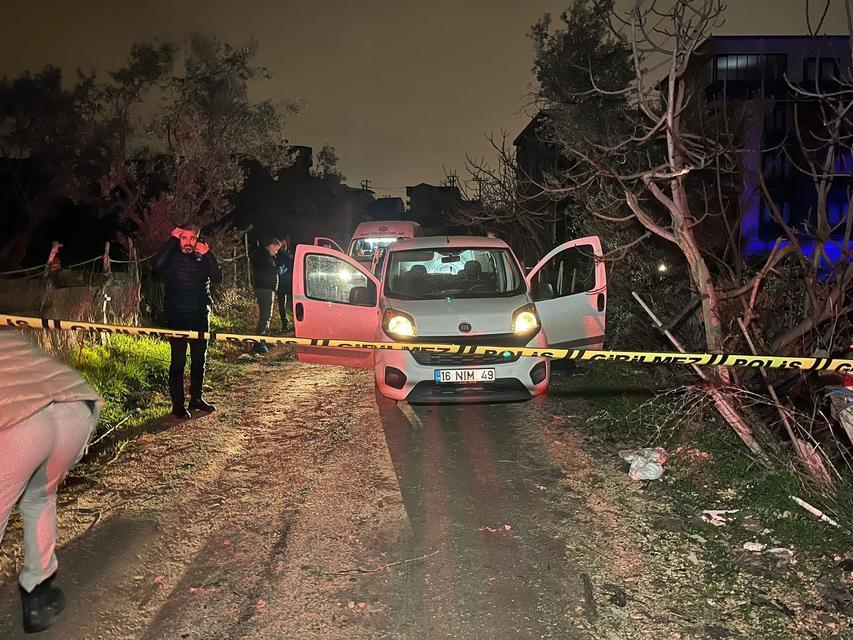 Önce öldürdü, sonra polislere suç aletiyle teslim oldu