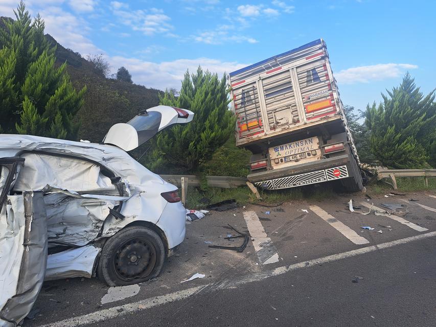 ORDU'DA TÜNEL ÇIKIŞI ZİNCİRLEME KAZA: 1'İ AĞIR 5 YARALI