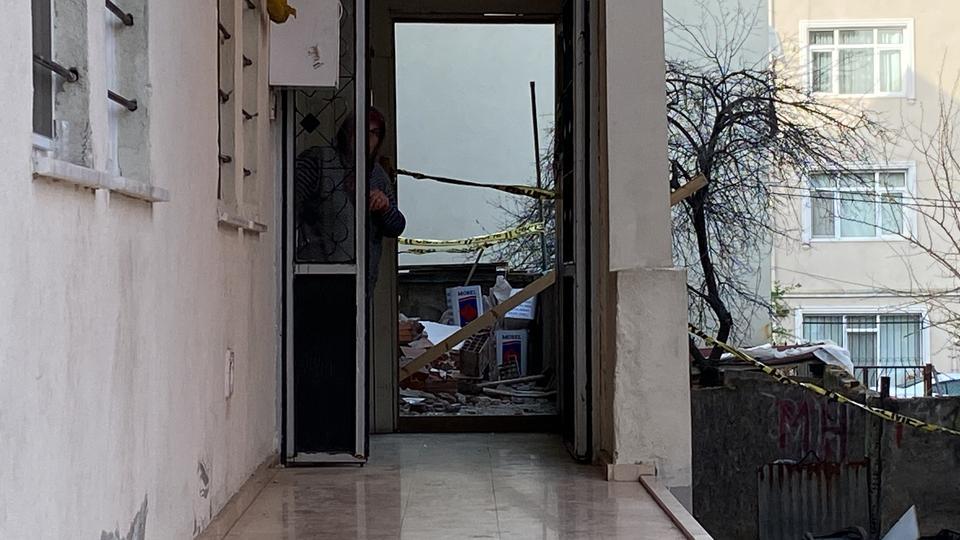 Kahya ağır şekilde yaralanırken ihbar üzerine olay yerine sağlık ve polis ekipleri sevk edildi. Kısa sürede olay yerine gelen sağlık ekipleri, ağır yaralanan Kahya'yı ambulansla hastaneye kaldırdı.