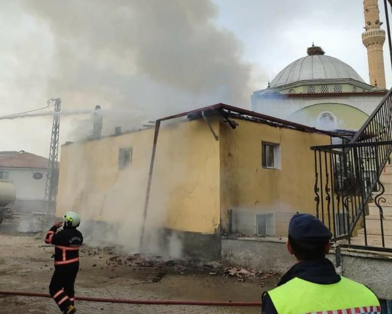 Alevlere teslim olan ev kullanılamaz hale geldi