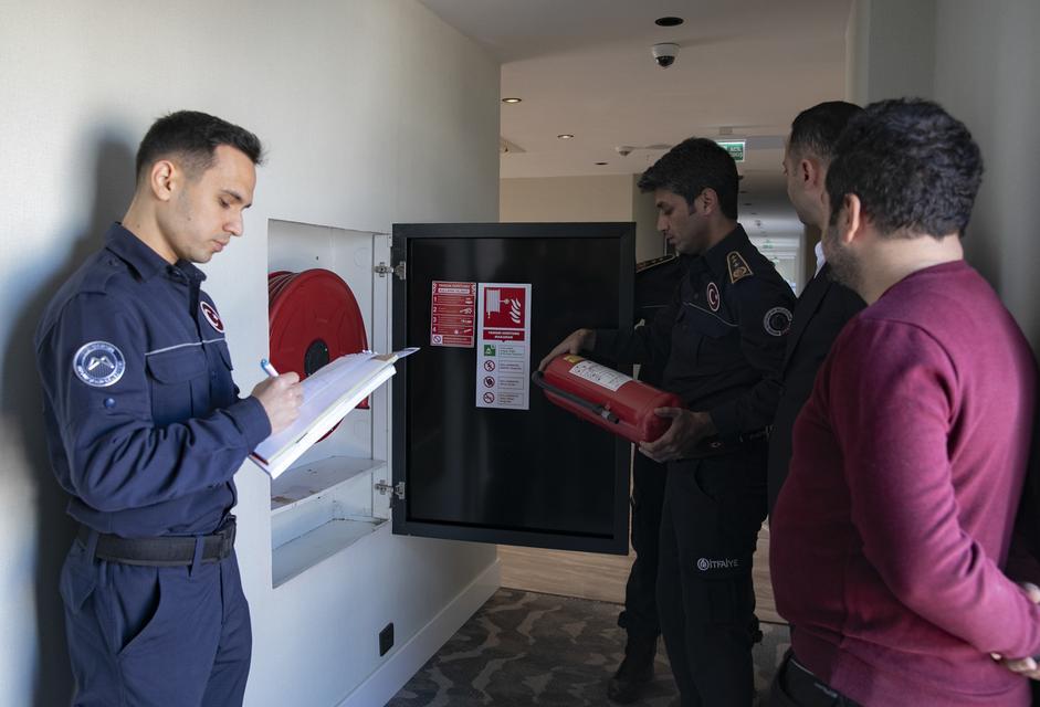 Oteller yangın riskine karşı denetleniyor