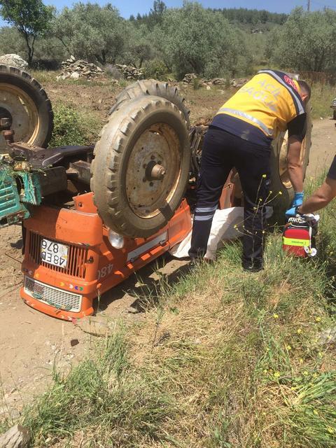 Kaza, saat 12.00 sıralarında Yatağan'ın Kafaca Kaplancık Mahallesi'nde meydana geldi. Neşet Kaya'nın kullandığı 48 ED 876 plakalı traktör, tarlasını sürdüğü sırada devrildi.