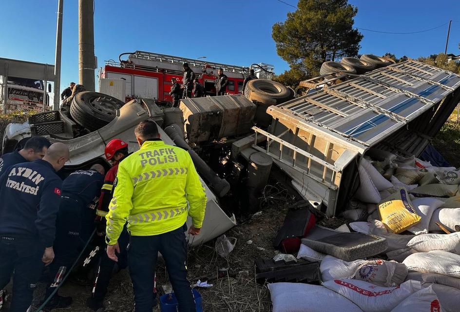 Aydın’da virajı alamayan tır tarlaya uçtu: 1 ölü, 3 yaralı