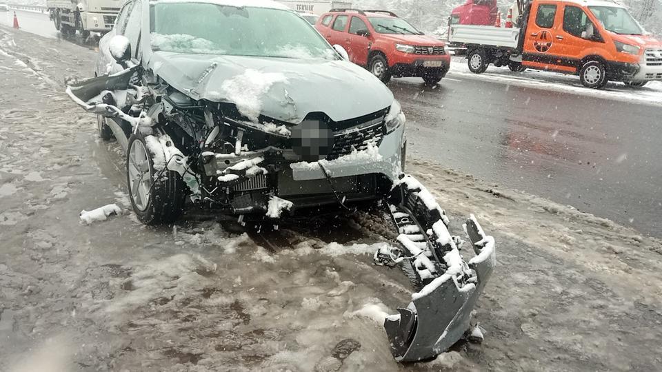 TEM'DE AYNI NOKTADA 6 ARACIN KARIŞTIĞI 3 FARKLI KAZA: 1 YARALI