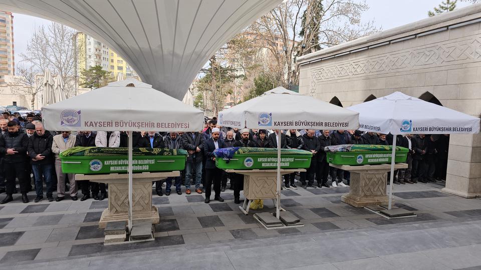 Kızı tarafından öldürülen anne son yolculuğuna uğurlandı