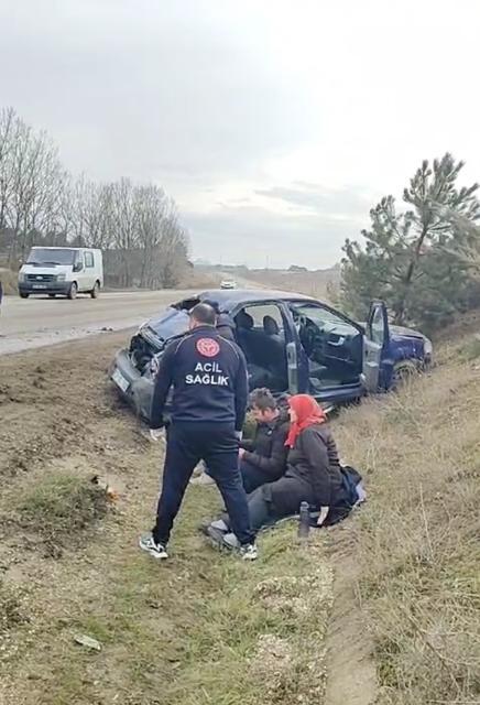 Takla atan otomobildeki 3 kişi yaralandı