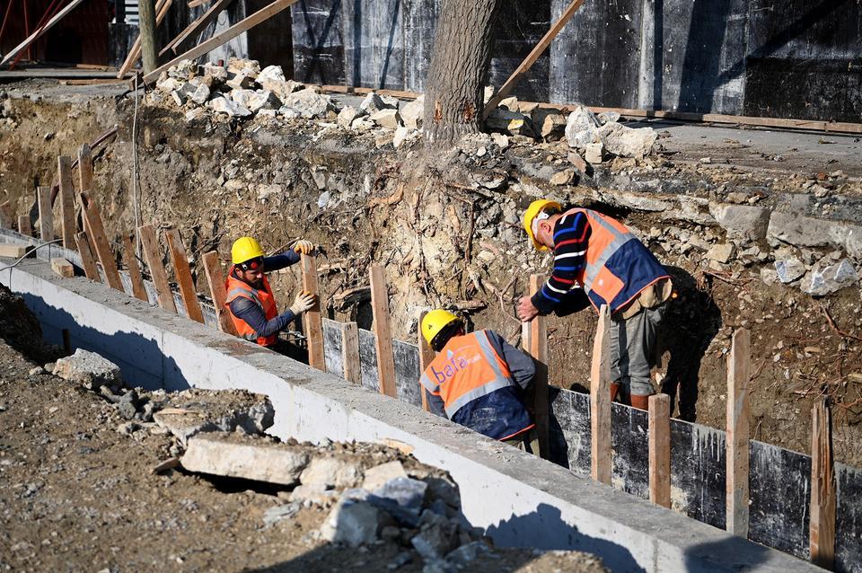 KUŞADASI YAŞAM, KÜLTÜR VE SPOR MERKEZİ'NİN YAPIMI BAŞLADI KUŞADASI YILLARDIR BEKLEDİĞİ PROJEYE BAŞKAN ÖMER GÜNEL İLE KAVUŞUYOR