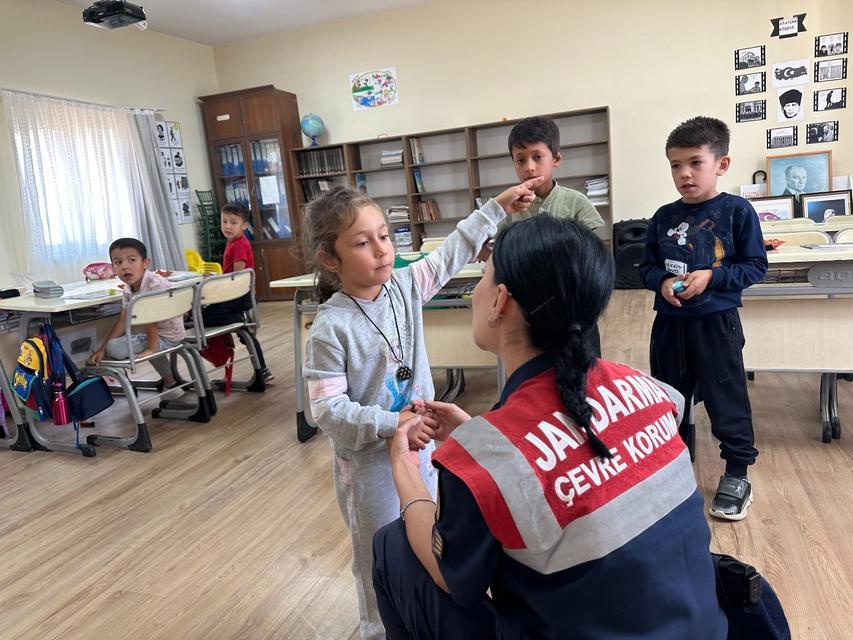 Öğrencilere çevre bilinci ve hayvan sevgisi eğitimi verildi