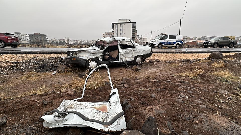 Hafriyat kamyonu ile otomobil çarpıştı: 1 ölü, 3 yaralı