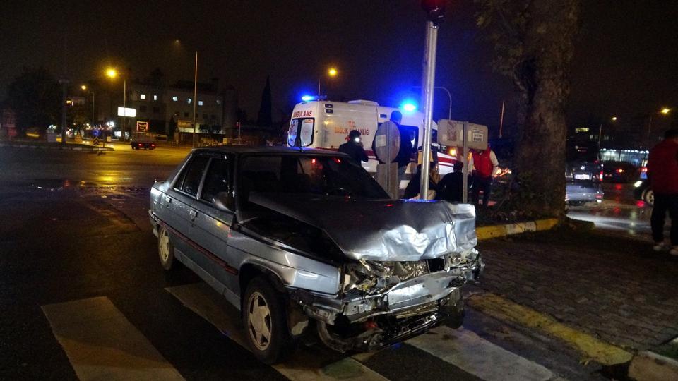 Hurdaya dönen araçlardan burunları bile kanamadan çıktılar