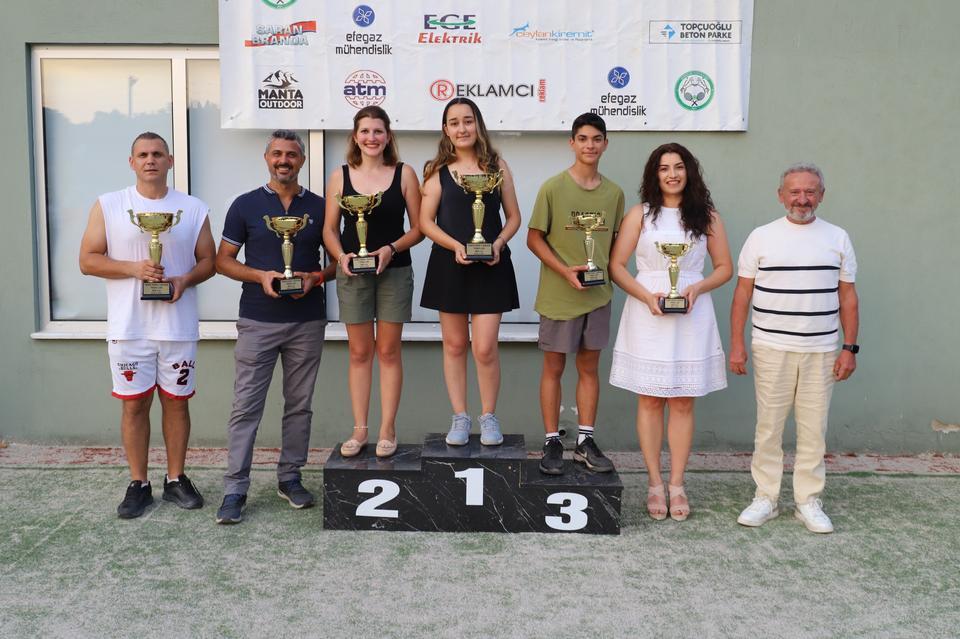 NAZİLLİ ADINI TENİS SPORUYLA DUYURACAK ŞAMPİYONLAR ÖDÜLLERİNİ ALDI