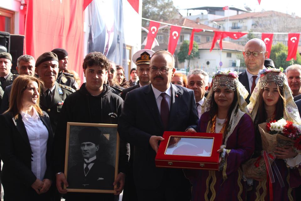 ATATÜRK'ÜN AYDIN'A GELİŞİ TÖRENLE KUTLANDI