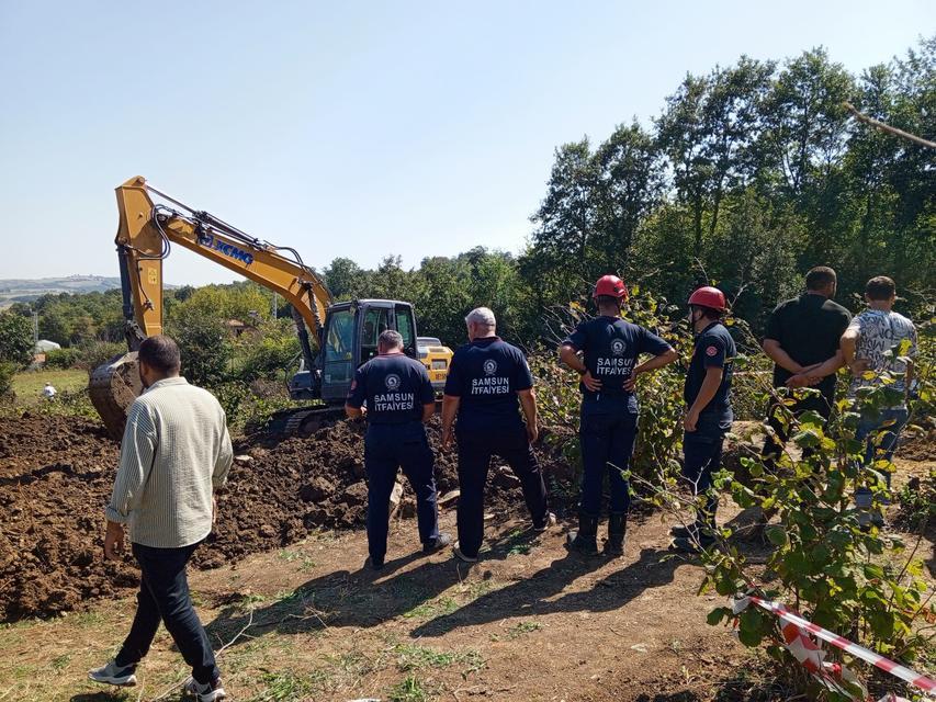 SAMSUN'DA SU ÇIKARMAK İÇİN KUYU KAZAN 2 KİŞİ TOPRAK ALTINDA KALDI 2 KİŞİYİ TOPRAK ALTINDAN ÇIKARMA ÇALIŞMASI DEVAM EDİYOR