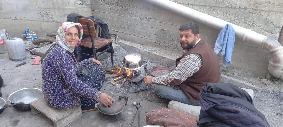 ÇIRAK BULAMAYINCA, İŞİ HANIMINA ÖĞRETTİ, ŞİMDİ ZAMANLA YARIŞIYORLAR