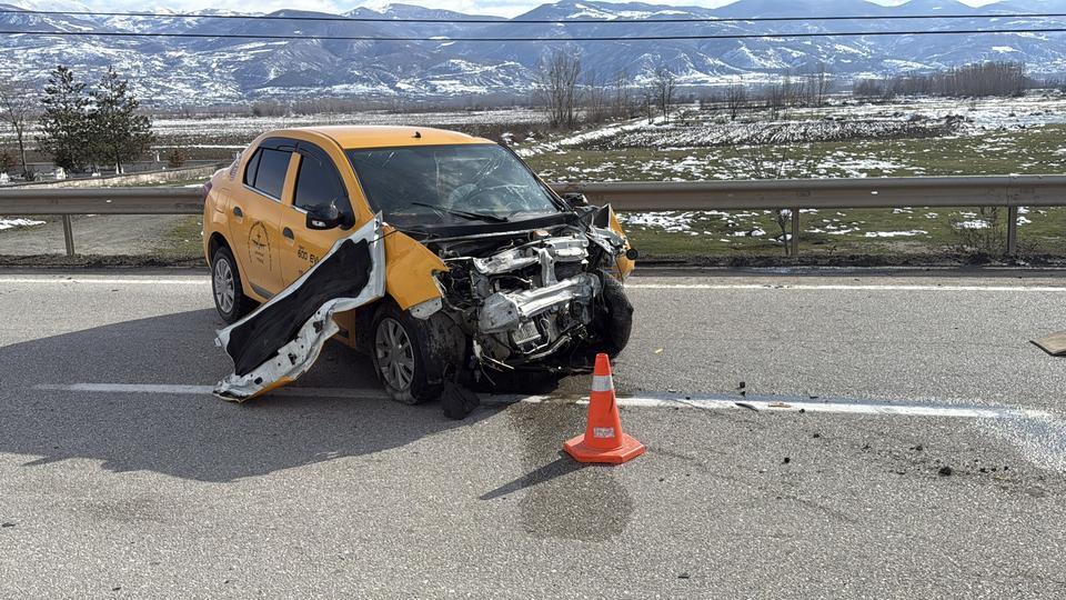 TOKAT'TA TRAFİK KAZASI: 5 YARALI