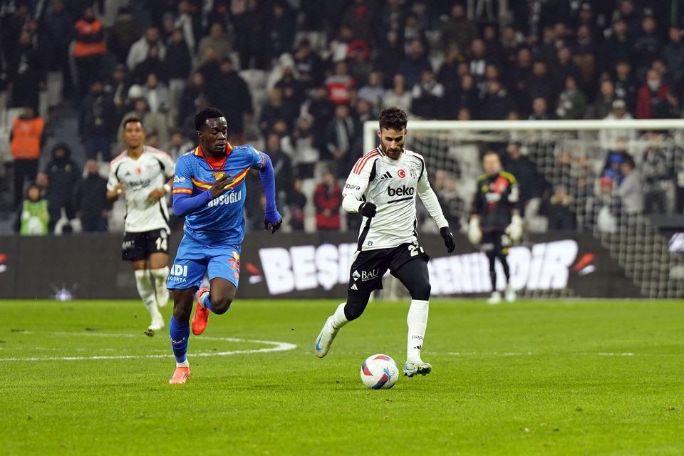 Beşiktaş: 2 - Göztepe: 2 (İlk yarı)