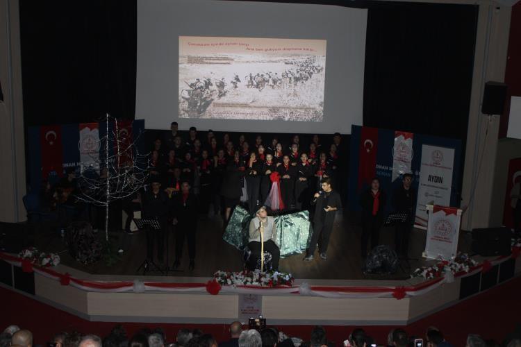 LİSE ÖĞRENCİLERİNİN 'SONSUZ KADAR' ORATORYOSU AYAKTA ALKIŞLANDI