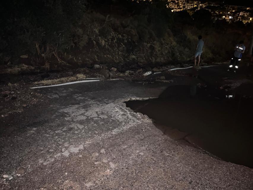 BODRUM'DA SU HATTI BOMBA GİBİ PATLADI, YİNE TONLARCA SU İSRAF OLDU