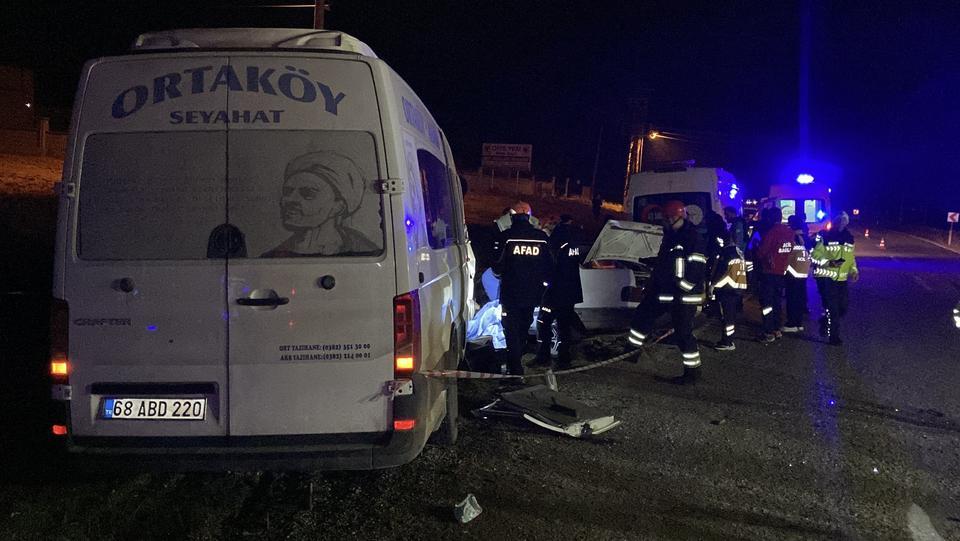 AKSARAY'DA FECİ KAZA: TOFAŞ OTOMOBİL İKİYE BÖLÜNDÜ, BABA VE KIZI HAYATINI KAYBETTİ