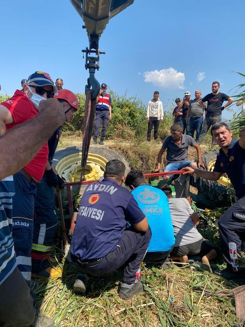 DEVRİLEN TRAKTÖRÜN ALTINA KALAN ŞAHIS YARALI KURTULDU