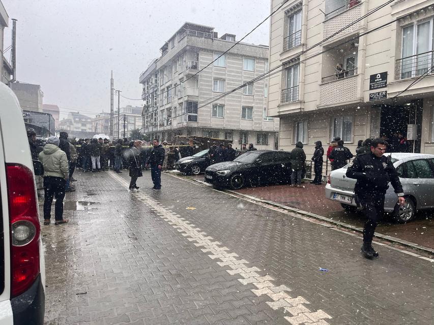 ESENYURT'TA KADIN CİNAYETİ BİR ŞAHIS, TARTIŞTIĞI EŞİNİ BOĞARAK ÖLDÜRDÜ