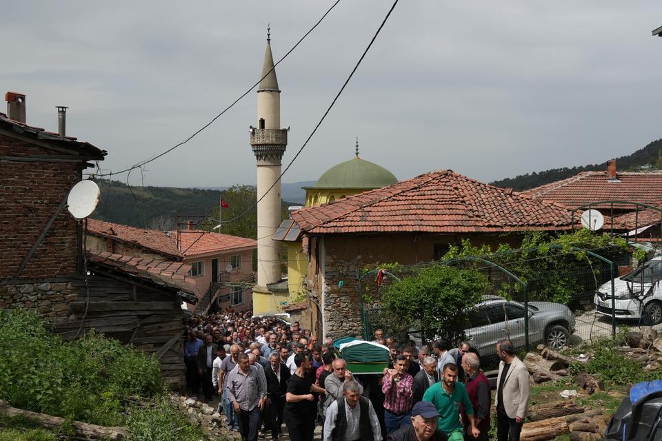 KÖYE MUHTAR SEÇİLDİ, MAZBATAYI ALACAĞI GÜN HAYATINI KAYBETTİ YENİ SEÇİLEN KÖY MUHTARI MAZBATASINI ALMASINA SAATLER KALA ÖLDÜ