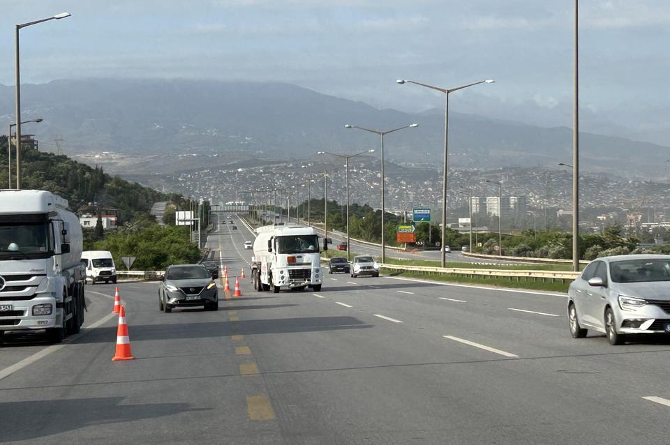 İşçi servisi tankerle çarpıştı: 11 yaralı