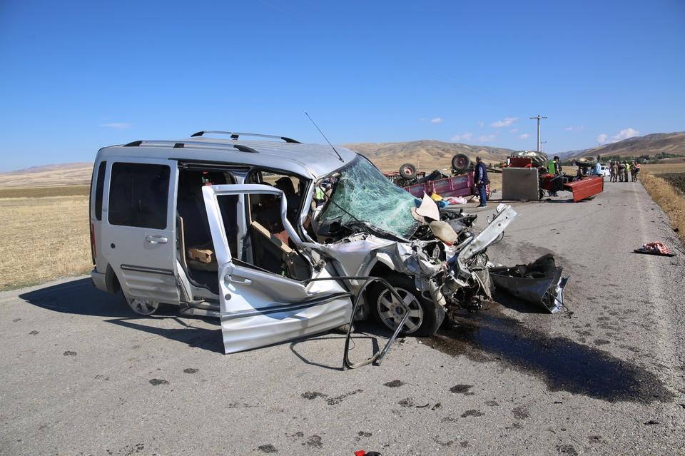 Zincirleme trafik kazası: 10 yaralı