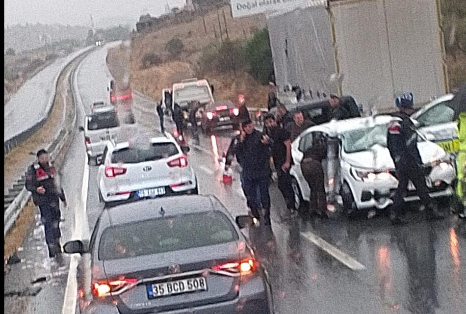 Aydın’da polis aracına başka bir otomobil çarptı