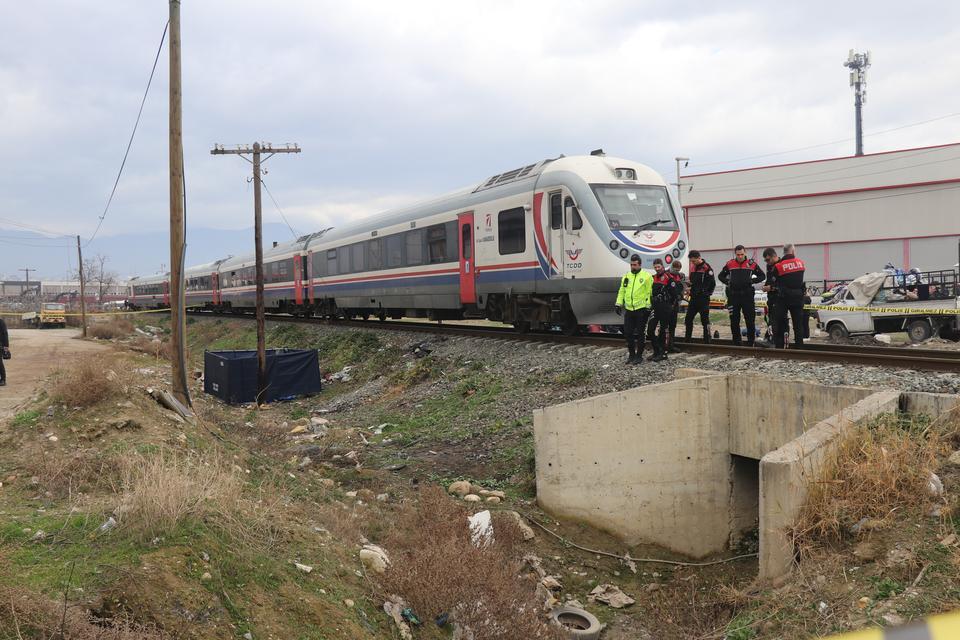 DENİZLİ'DE TRENİN ÇARPTIĞI ADAM HAYATINI KAYBETTİ