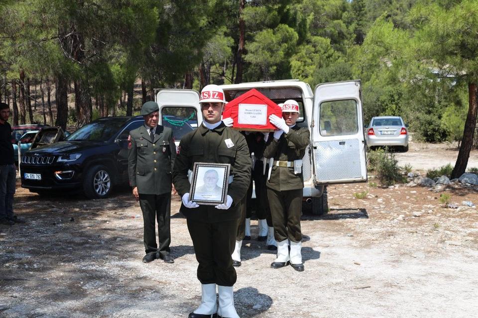 KIBRIS GAZİSİ GÜDEN DÜZENLENEN TÖREN İLE SON YOLCULUĞUNA UĞURLANDI