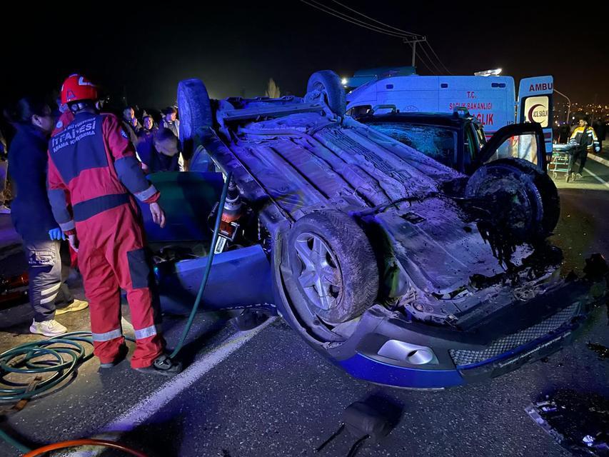 MUĞLA'DA ARAÇLAR BİRBİRİNE GİRDİ: KAZA YERİNE ÇOK SAYIDA AMBULANS SEVK EDİLDİ