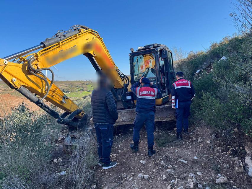 Aydın’da hazine arazisine kaçak kazı: Jandarma suçüstü yakaladı