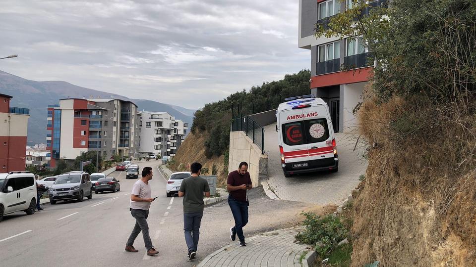 AYRILMAK ÜZERE OLDUĞU EŞİNİ SİLAHLA YARALADI